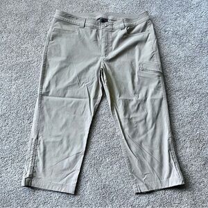 Eddie Bauer women’s tan lightweight cropped pants size 14